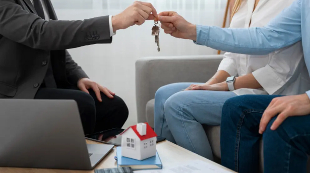 ¿Comprar o alquilar casa en 2025? La OCU aclara cuál conviene más